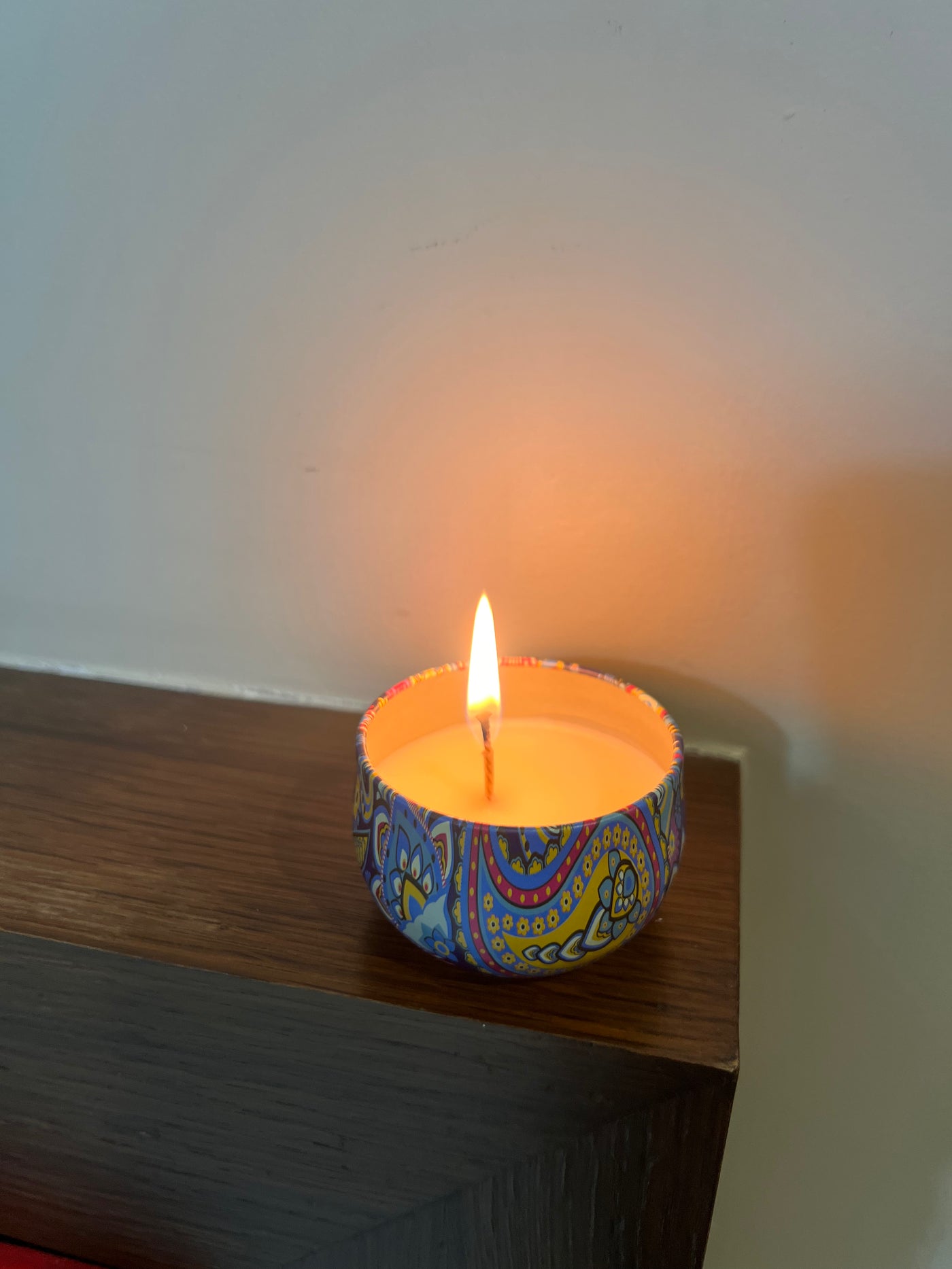 Vibrant scented tin candles