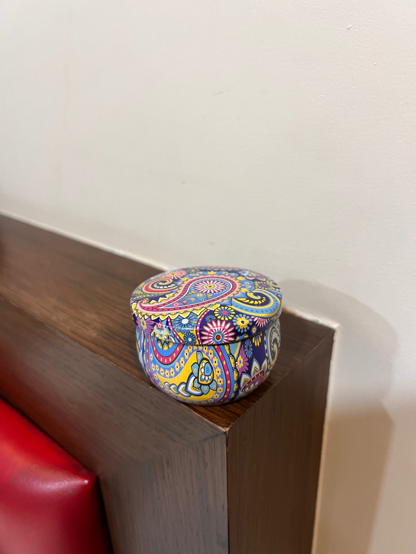 Vibrant scented tin candles