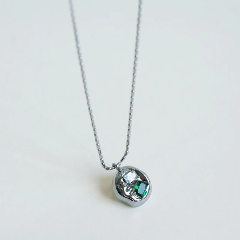 Molten Style Pendant Necklace with Emerald-Hue Stone